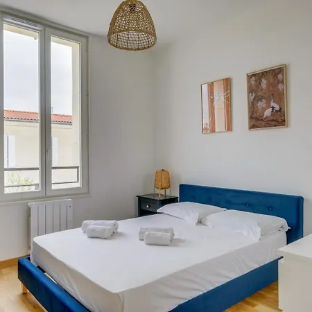 Belle Maison Contemporaine Avec Jardin Et Parking *