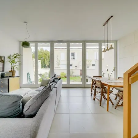 Belle Maison Contemporaine Avec Jardin Et Parking Apartment