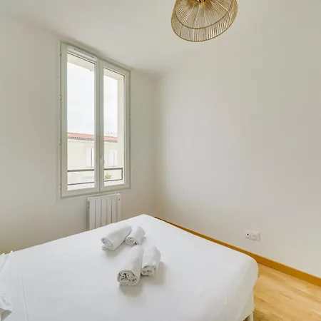 Belle Maison Contemporaine Avec Jardin Et Parking