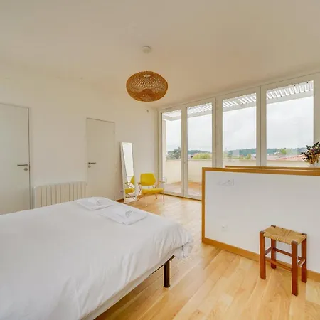 Belle Maison Contemporaine Avec Jardin Et Parking